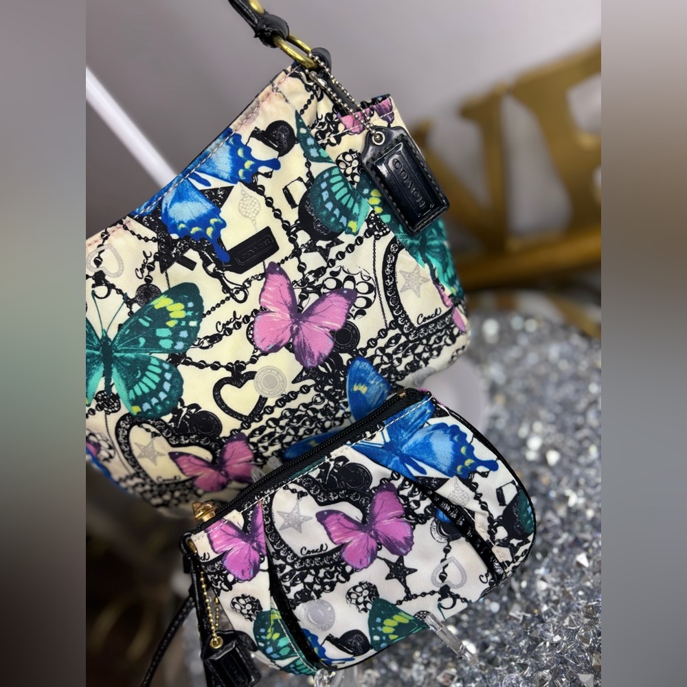 Coach 2008 Limited Edition "Carly" Butterfly Print bag W/matching wristlet EUC - Picture 3 of 15